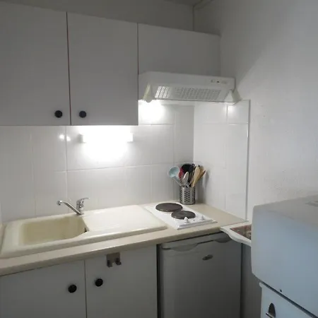 Cosy à 200m De La Avec Parking Privé Et Loggia, Animaux Admis - Fr-1-326-668 Appartement *