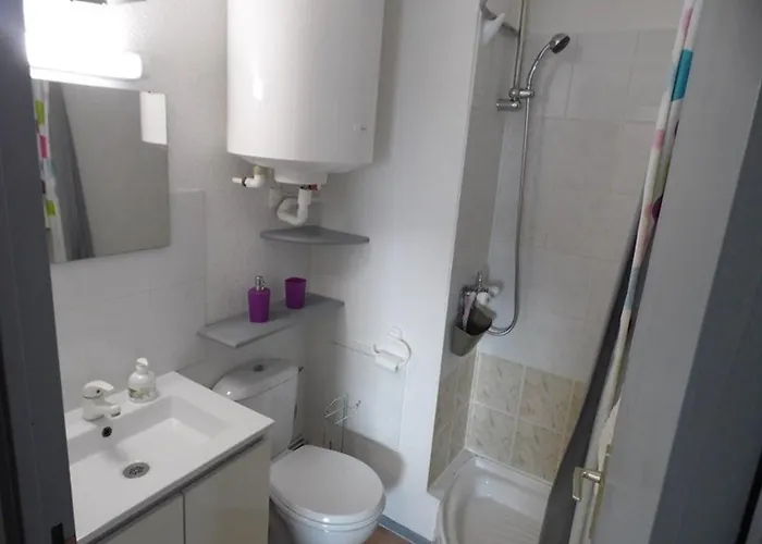 Cosy A 200m De La Avec Parking Prive Et Loggia, Animaux Admis - Fr-1-326-668 Apartment